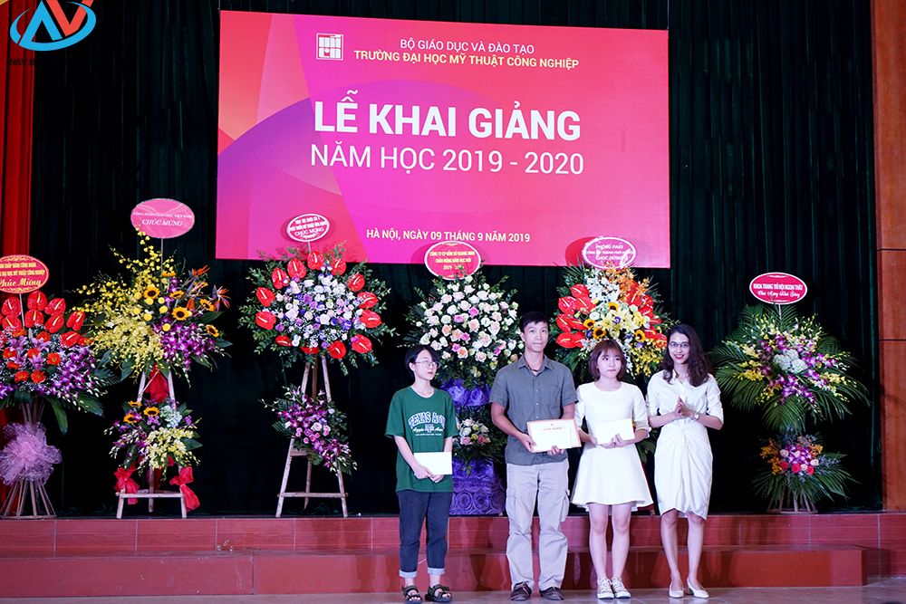 N&V Bridge awarded scholarships to excellent students of Hanoi ...