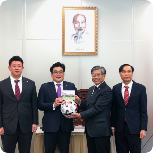 NV Bridge làm việc với đối tác